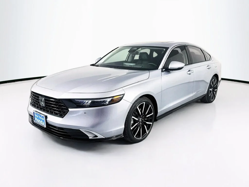 New 2026 Solar Silver Metallic Honda Touring image 3