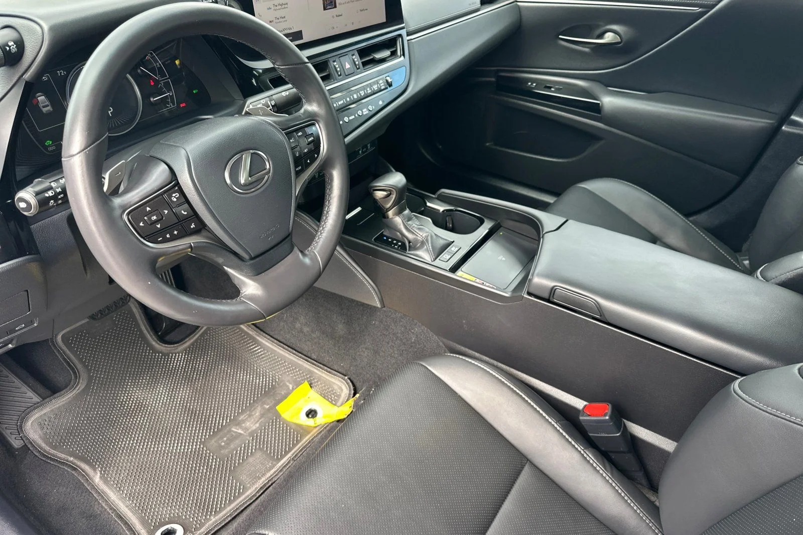 Used 2025 White Pearl Lexus 300h image 7