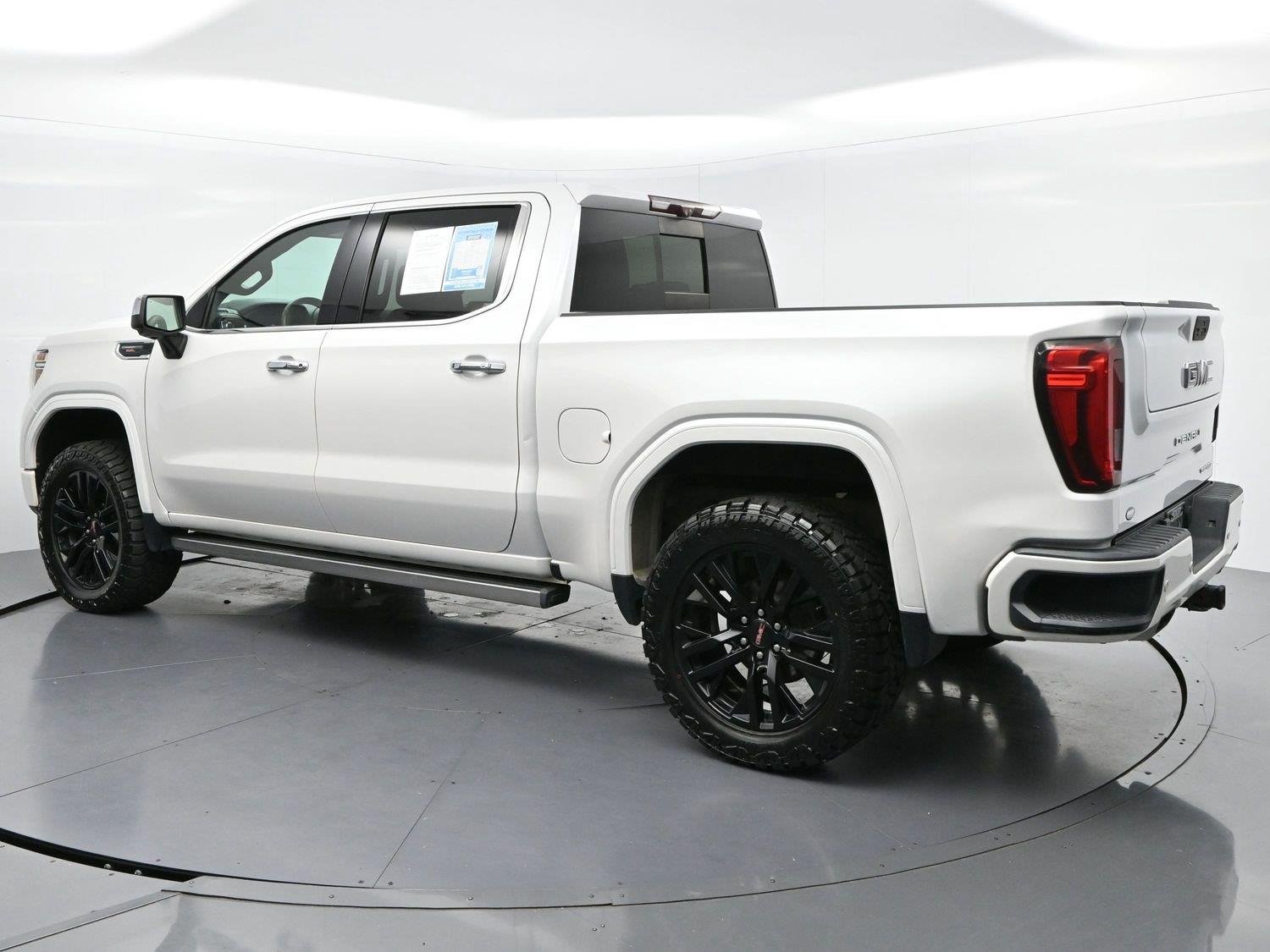 Used 2020 White Frost Tricoat GMC Denali image 5