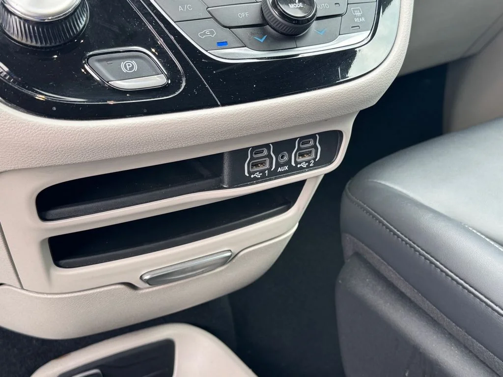 Used 2024 Black Chrysler Touring L image 27
