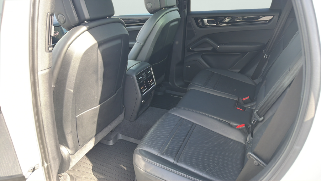 Used 2023 White Porsche Base image 18