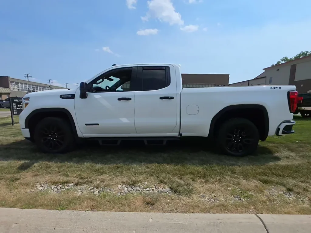 Used 2019 Summit White GMC Elevation image 4