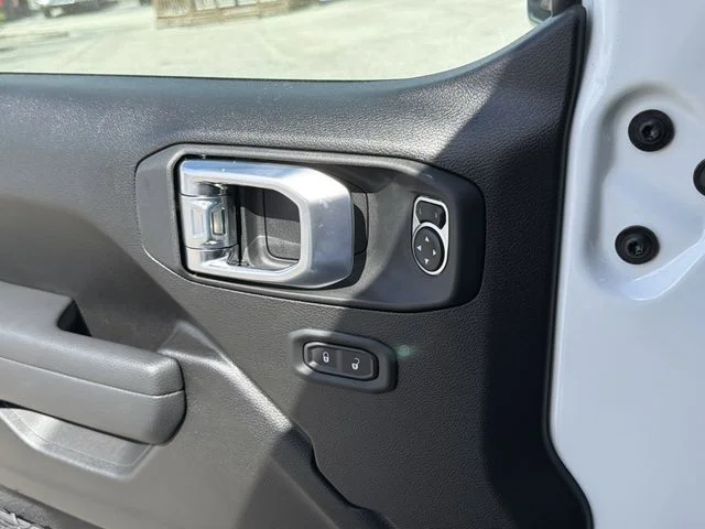 New 2026 Bright White Clear-Coat Exterior Paint Jeep Sport S image 17