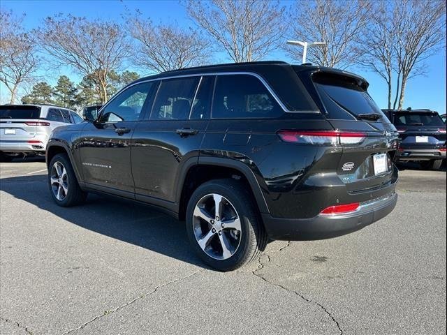 Used 2024 Rocky Mountain Pearlcoat Jeep  image 22
