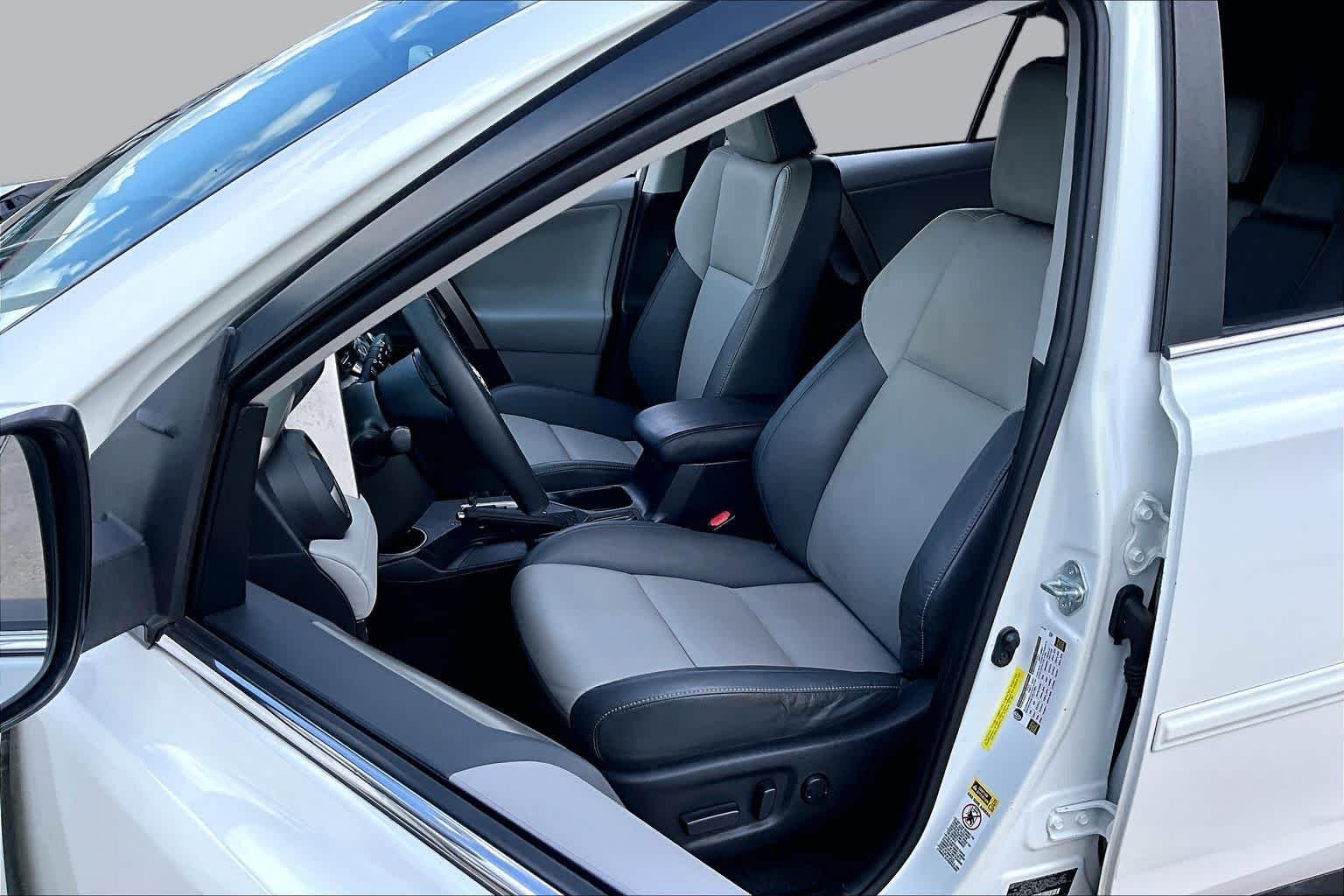 Used 2013 Blizzard Pearl Toyota Limited image 8
