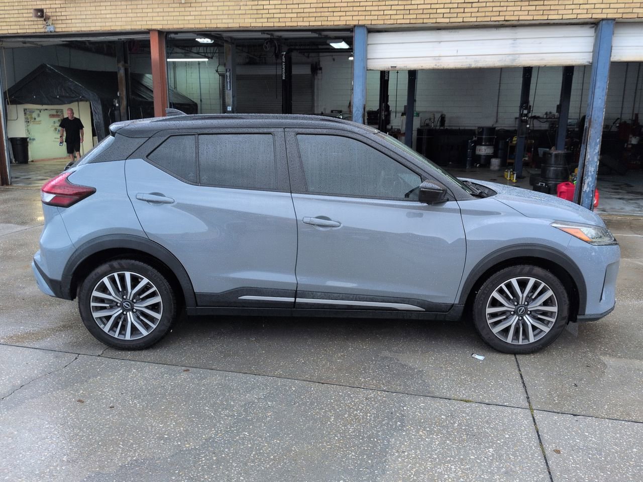 Used 2022 Boulder Gray Pearl Nissan SR image 3