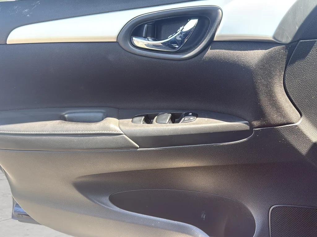 Used 2019 Blue Nissan S image 28