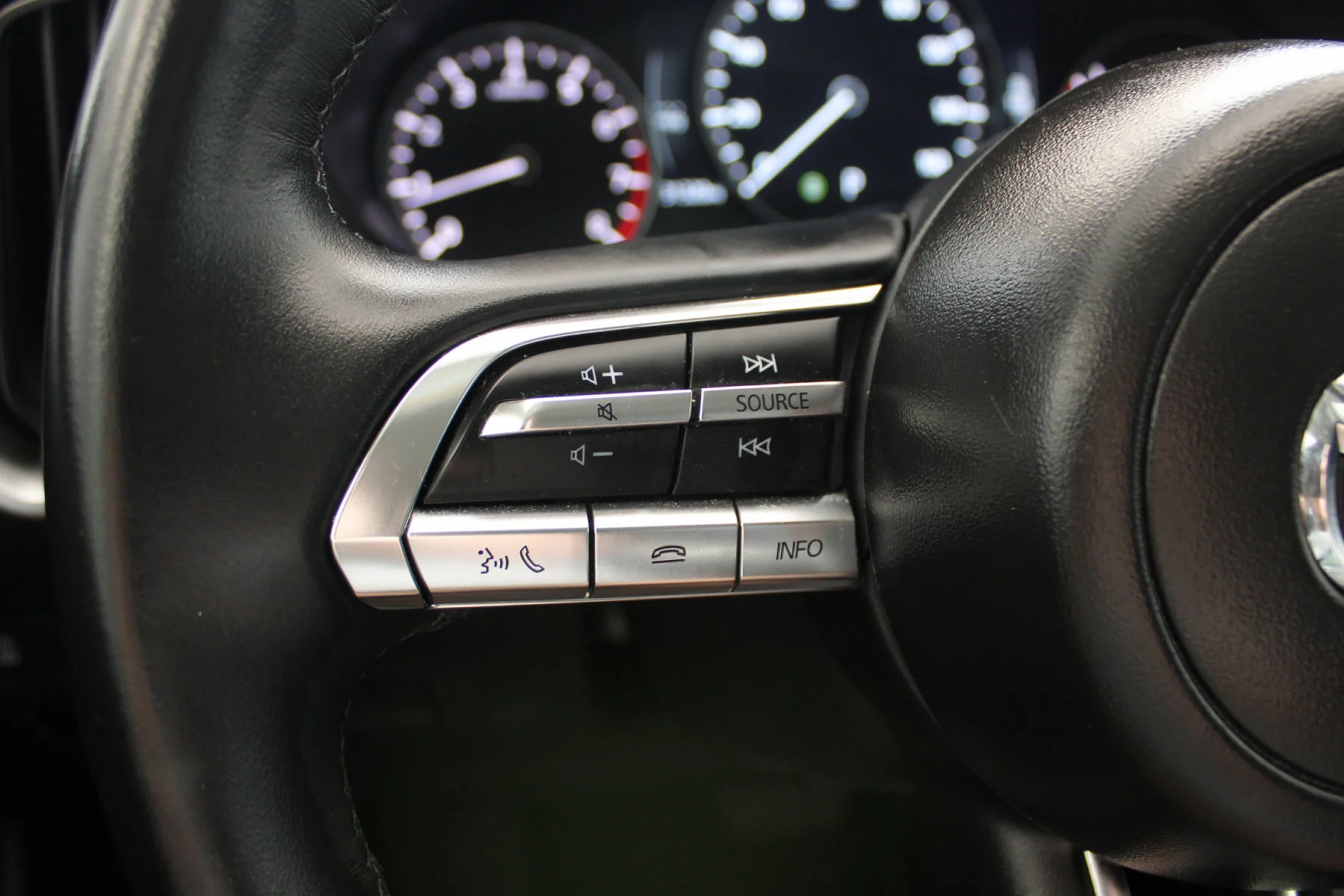 Used 2025 Jet Black Mica Mazda 2.5 S Preferred Package AWD image 9