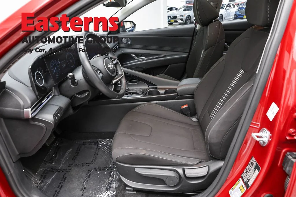 Used 2025 Red Hyundai SEL Convenience image 14