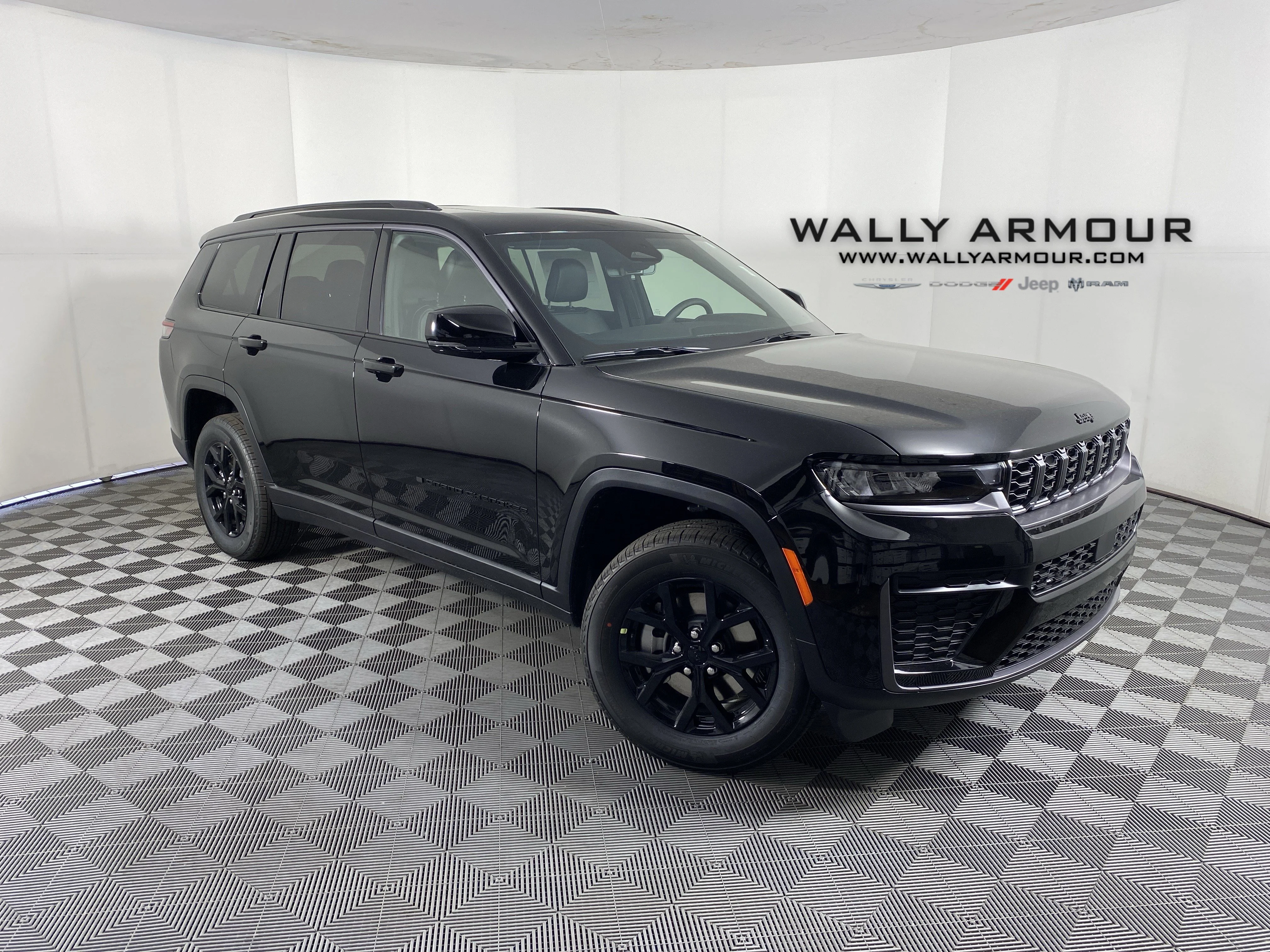 New 2026 Diamond Black Crystal Pearl-Coat Exterior Paint Jeep Laredo image 1