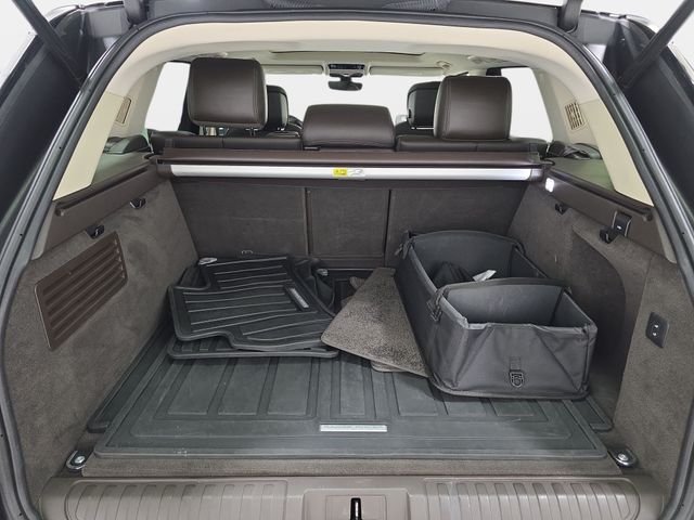 Used 2019 Blue Land Rover HSE image 32