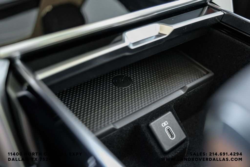 New 2026 Fuji White Land Rover SE image 28