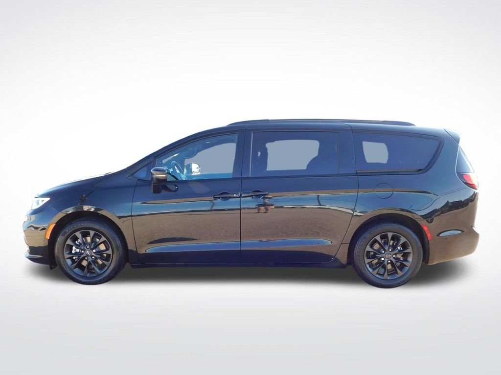 Used 2021 Black Chrysler Touring image 6