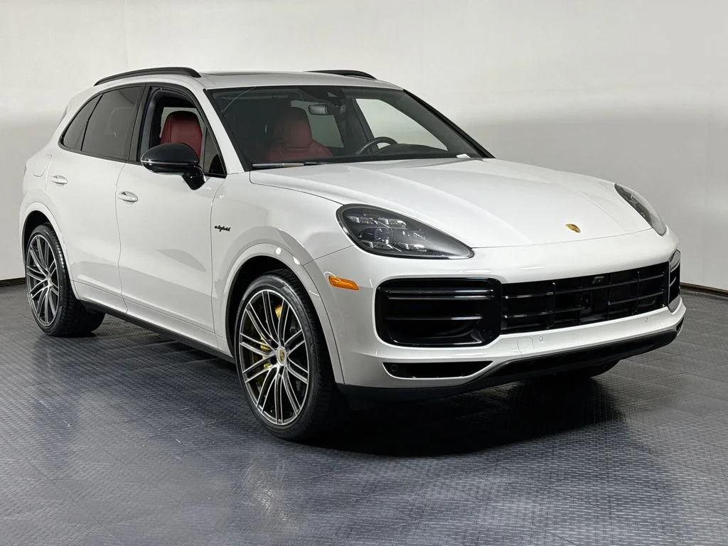 2023 Porsche Cayenne Turbo S E-Hybrid - Photo 9