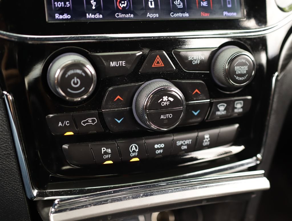 Used 2019 White Jeep Altitude 4x4 image 18