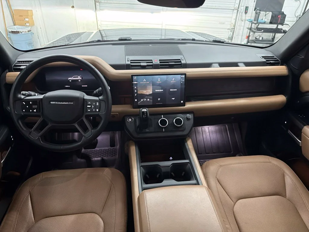 Used 2025 Silver Land Rover X-Dynamic SE image 24