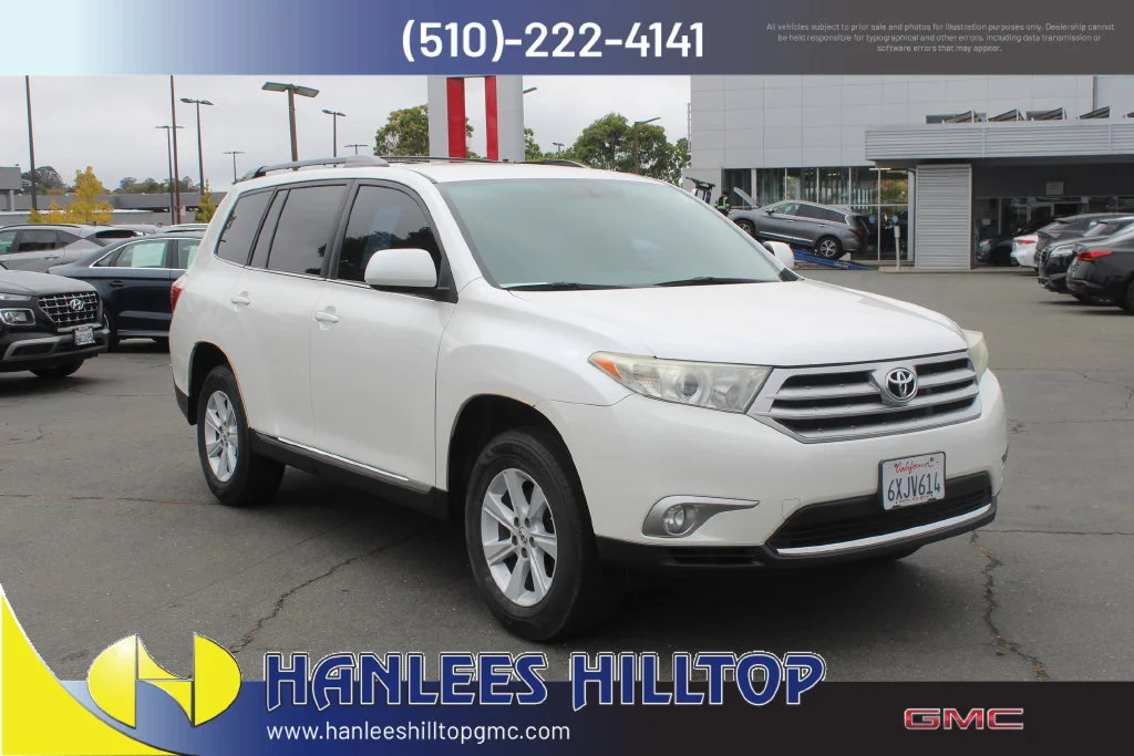 Used 2012 White Toyota Base image 5