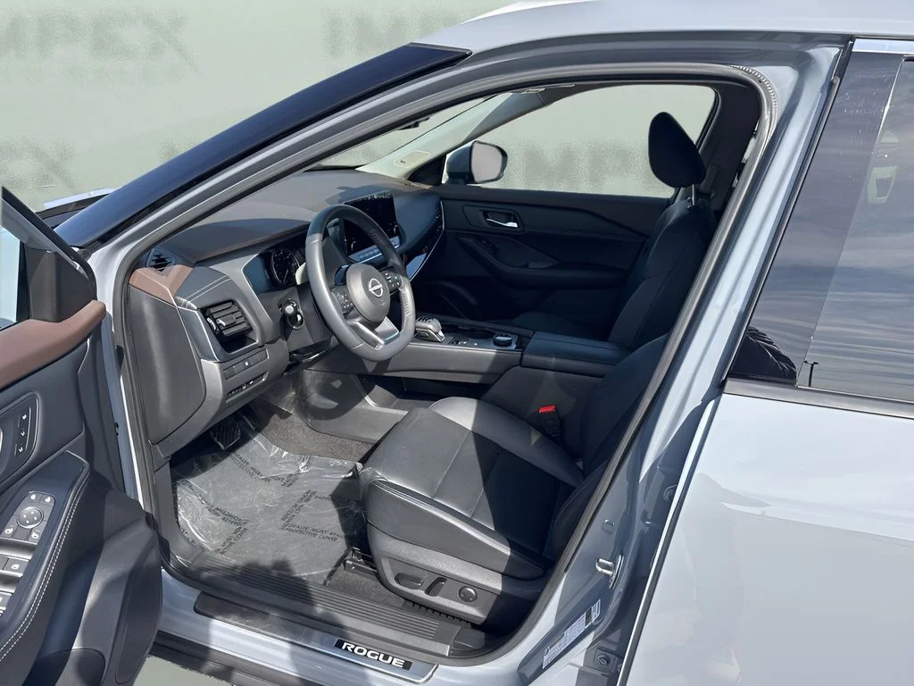 Used 2023 Gray Nissan SL image 9
