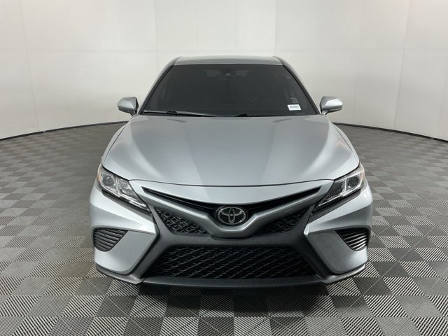 2019 Toyota Camry SE photo 2