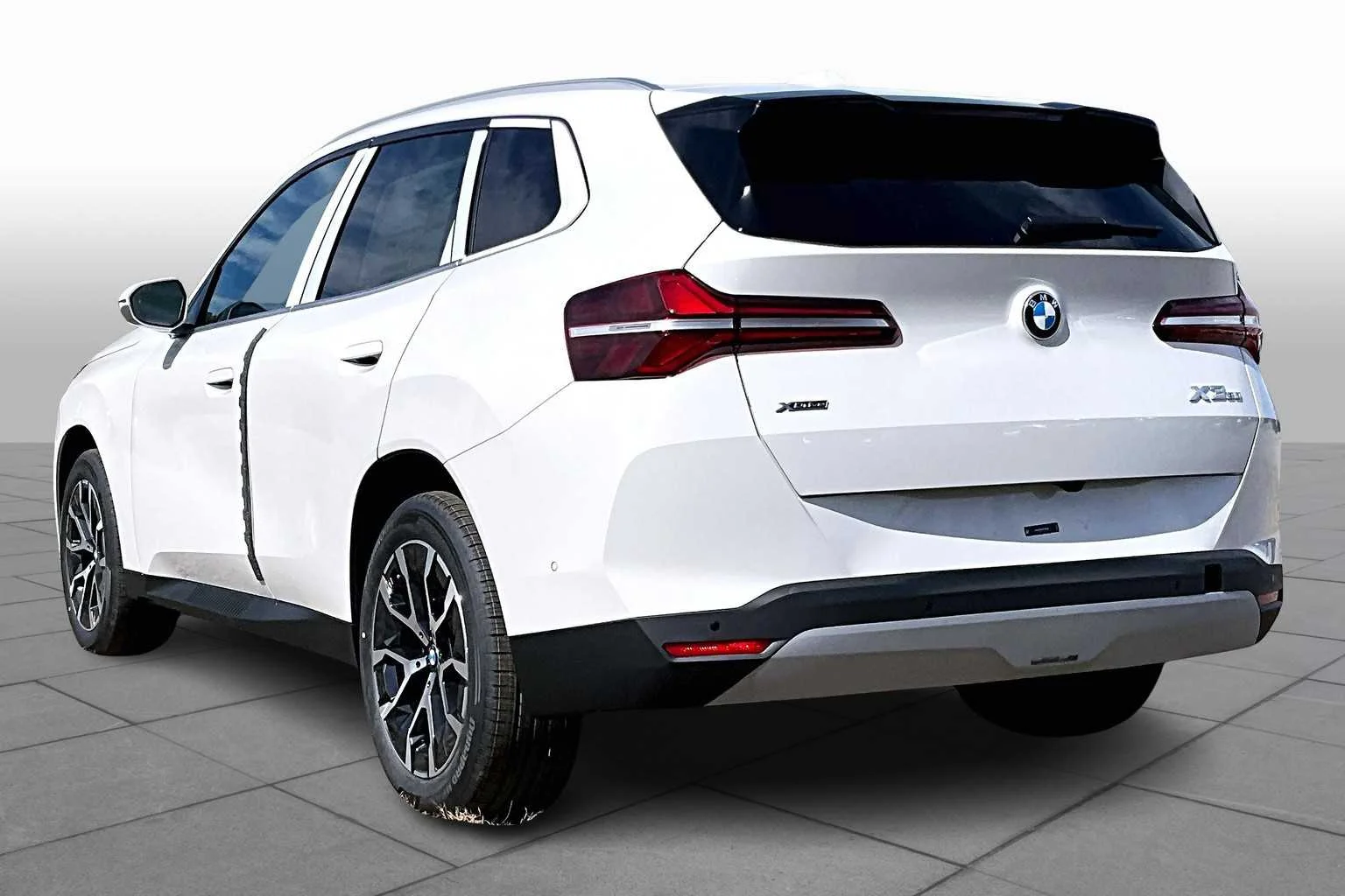 New 2026 Alpine White BMW 30 xDrive image 3