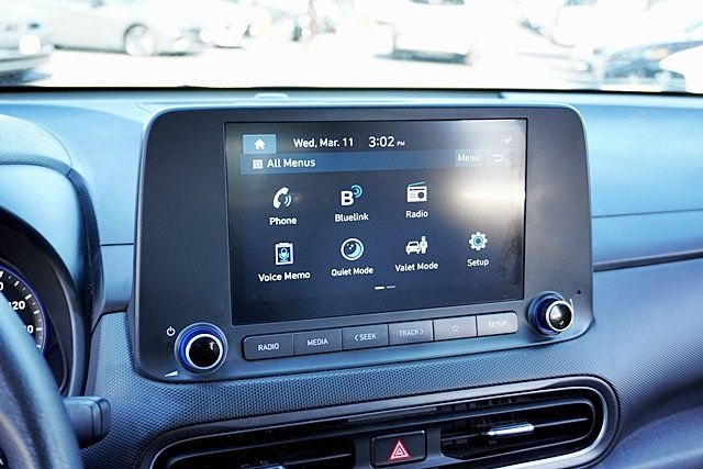 Used 2023 Green Hyundai SEL image 24