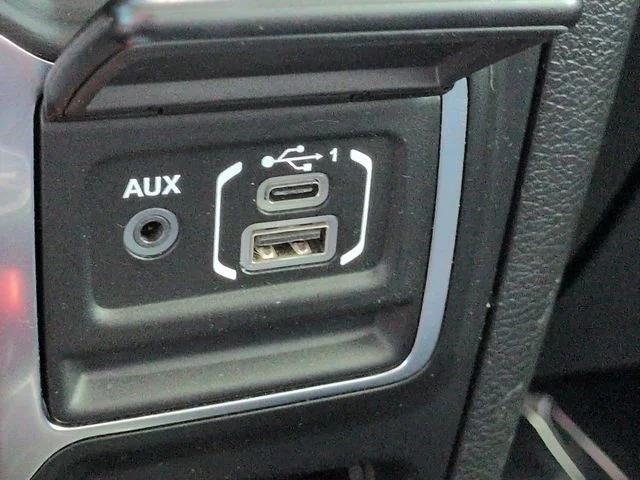 Used 2022 Silver Jeep Mojave image 23