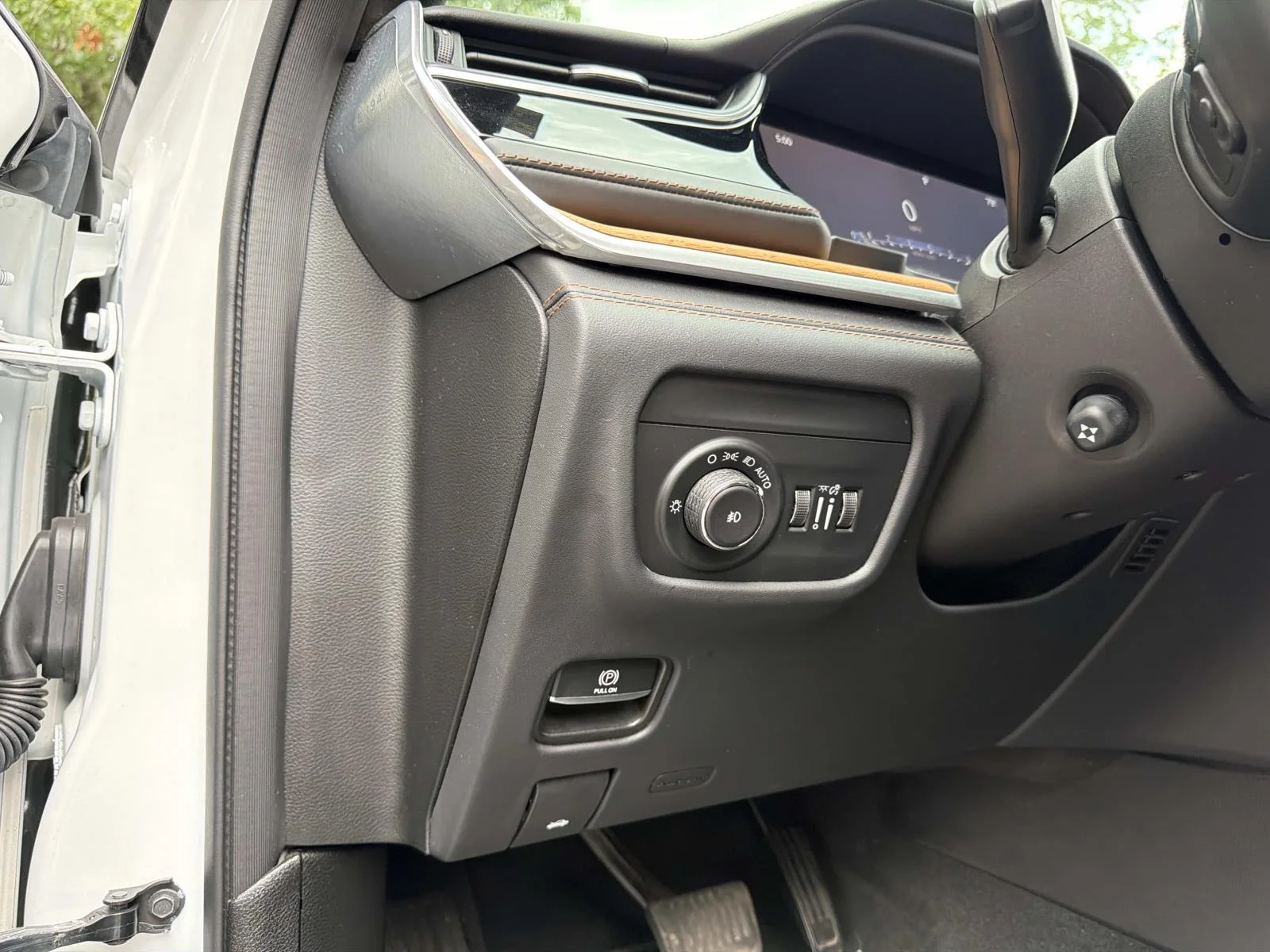 Used 2023 White Jeep Summit Reserve image 34