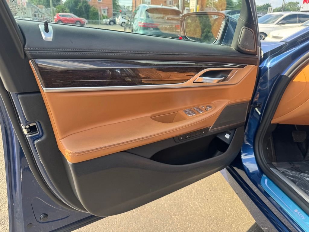 Used 2022 Blue BMW 750i xDrive image 24