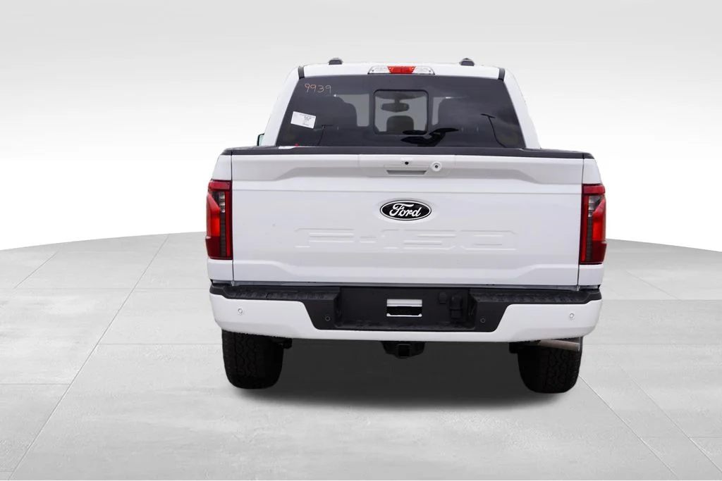 New 2026 Oxford White Ford XLT image 4