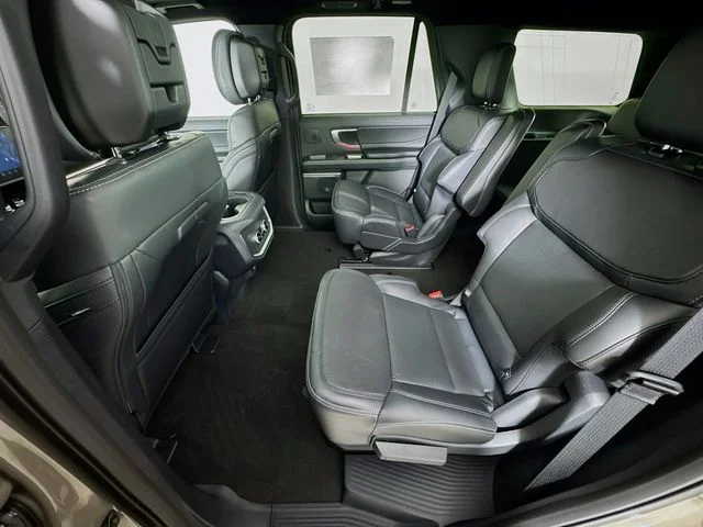 New 2027 Marsh Gray Ford Platinum image 26