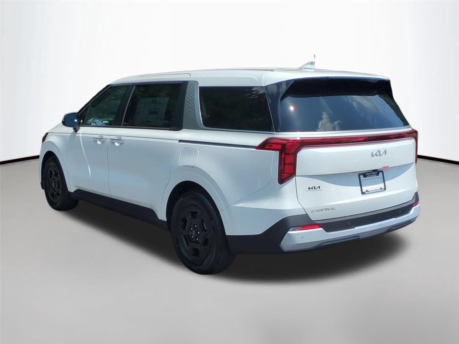 New 2026 Snow White Pearl Kia LXS image 3
