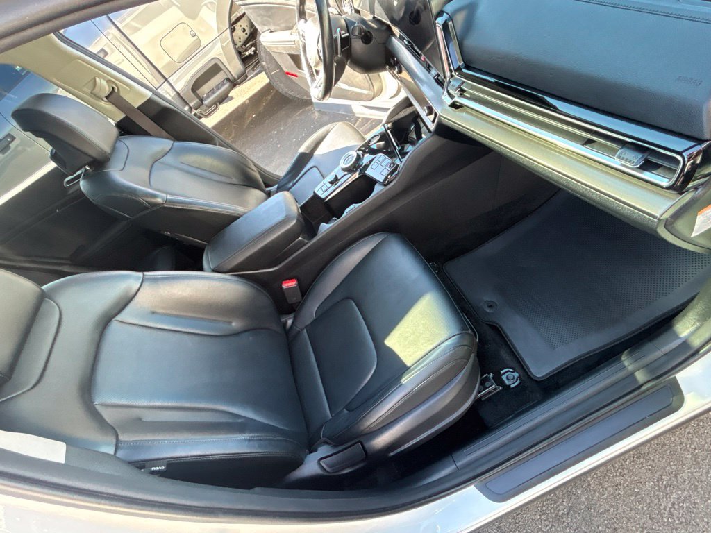 Used 2023 White Kia EX image 30