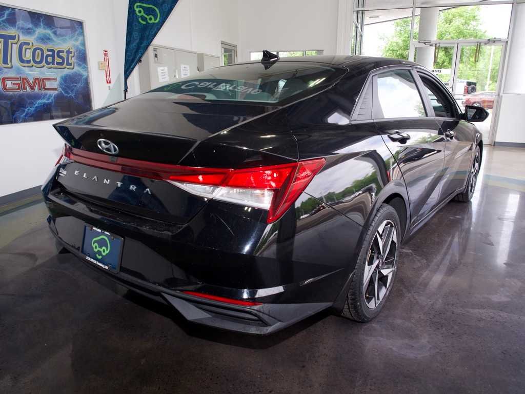 Used 2023 Black Hyundai SEL image 6