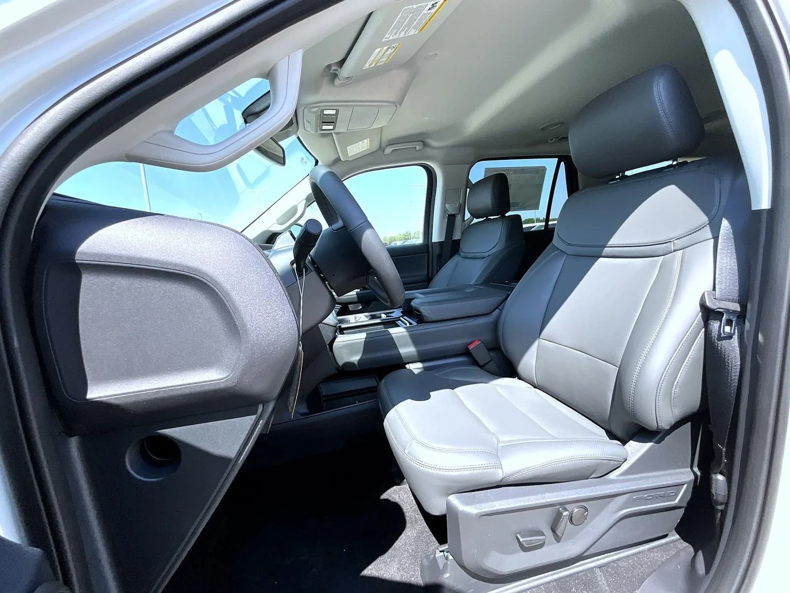New 2027 Star White Metallic Tri-Coat Ford Active image 9