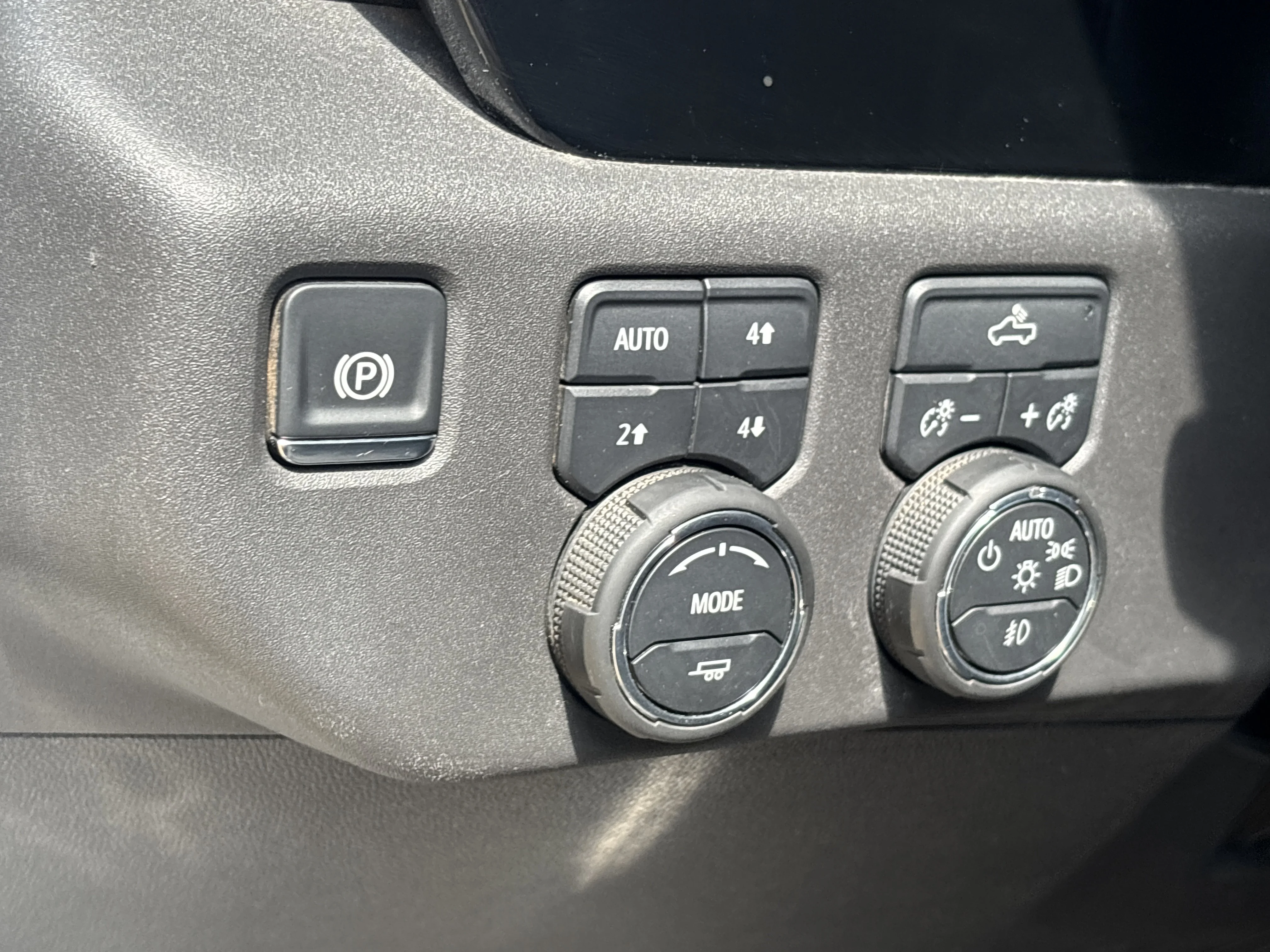 Used 2025 Summit White Chevrolet LT Trail Boss image 26
