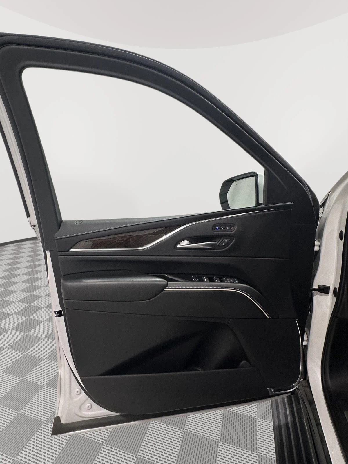 Used 2023 Crystal White Tricoat Cadillac Sport Platinum image 19