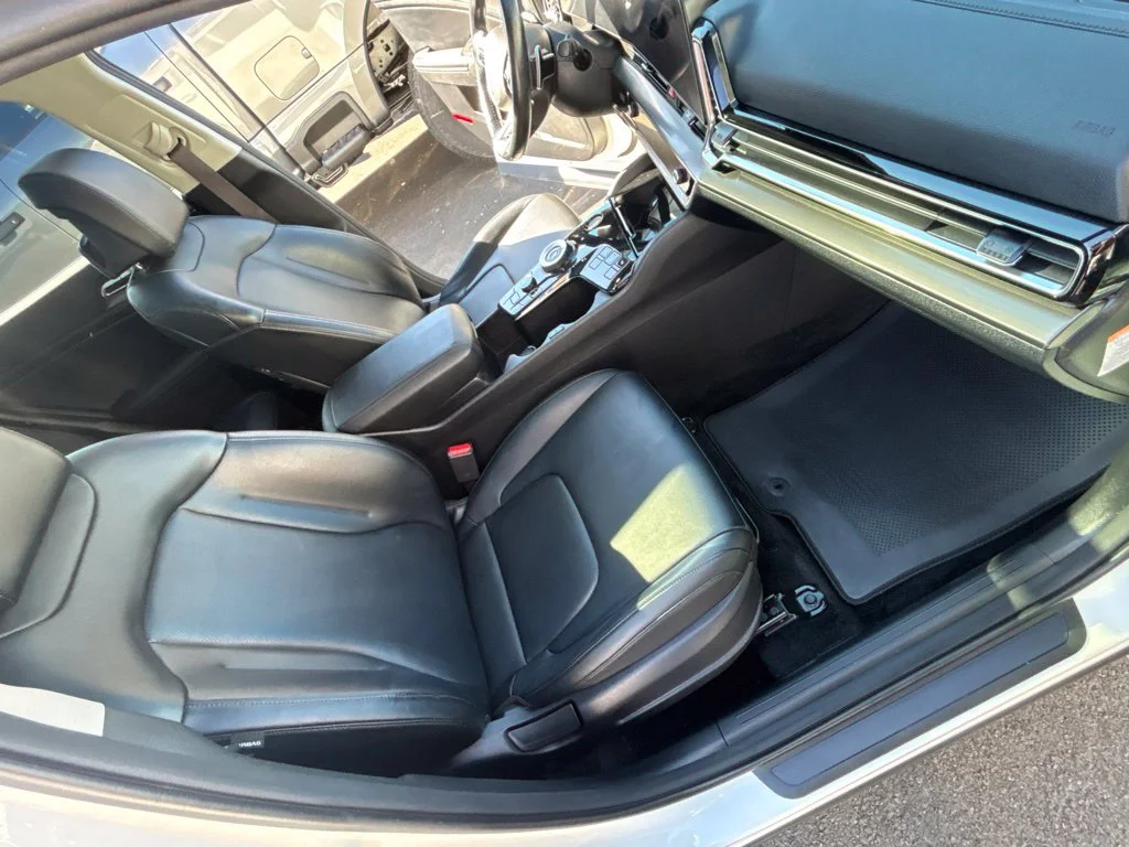 Used 2023 White Kia EX image 30