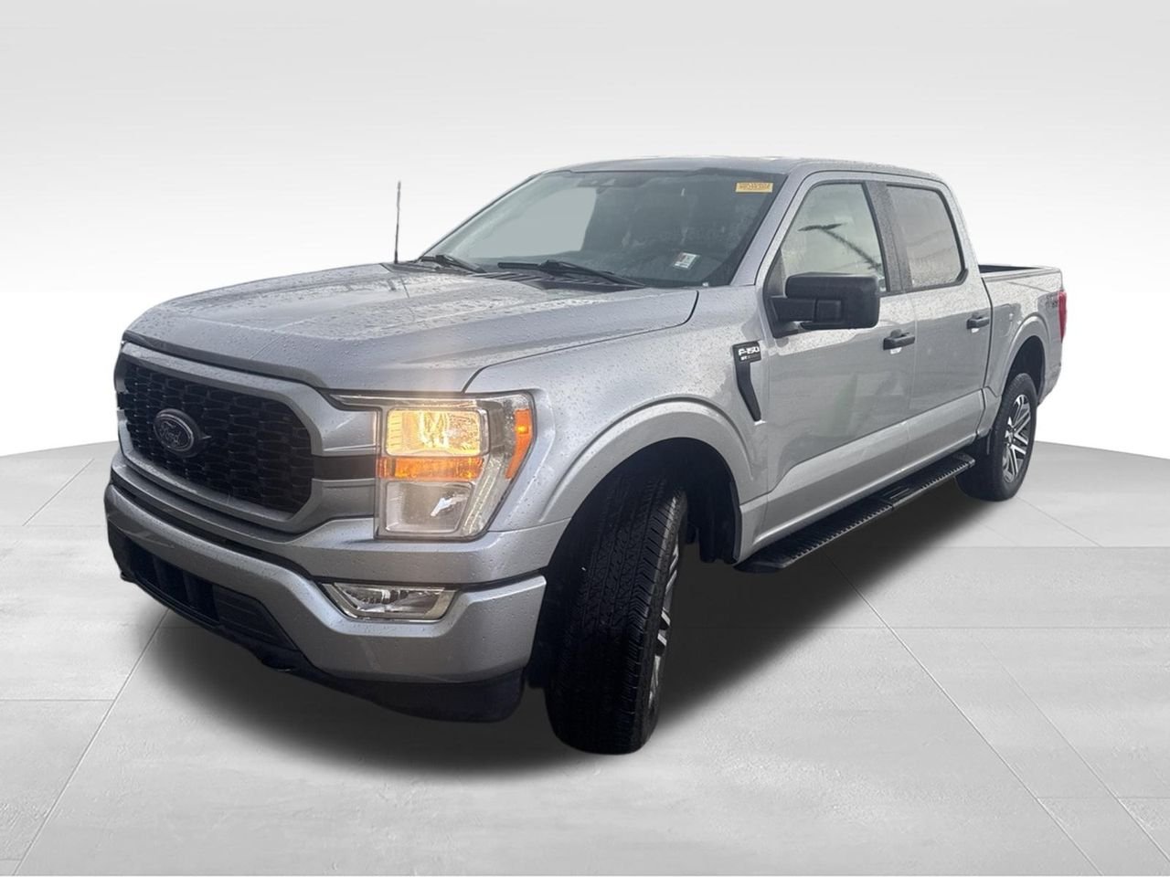 Used 2021 Silver Ford XL image 1