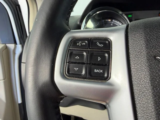 Used 2013 White Chrysler Touring image 24