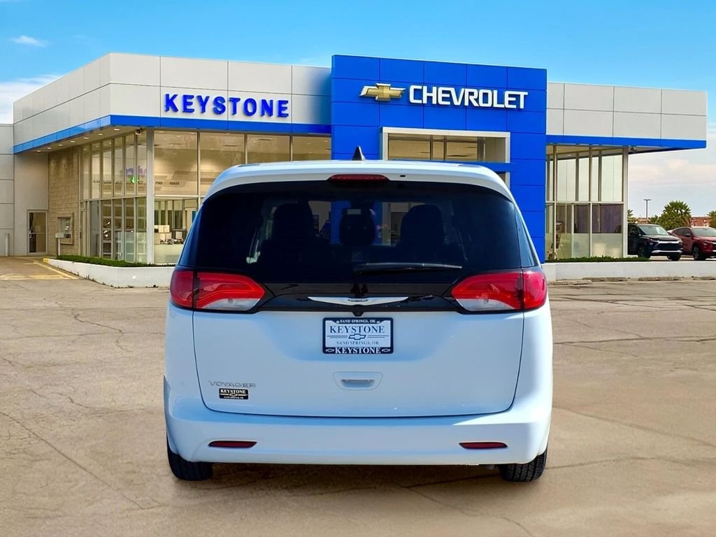 Used 2023 White Chrysler LX image 6