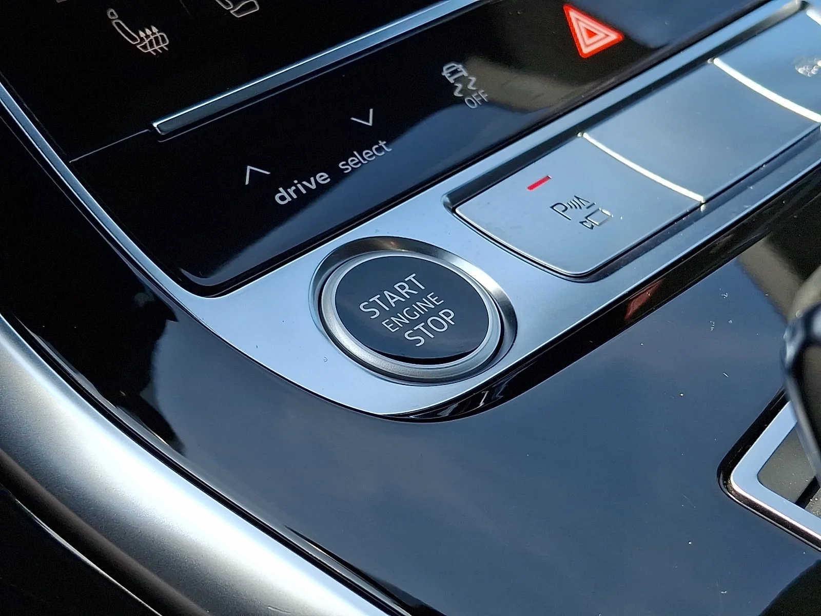 Used 2025 Mythos Black Metallic   0E0e Audi Premium Plus image 25