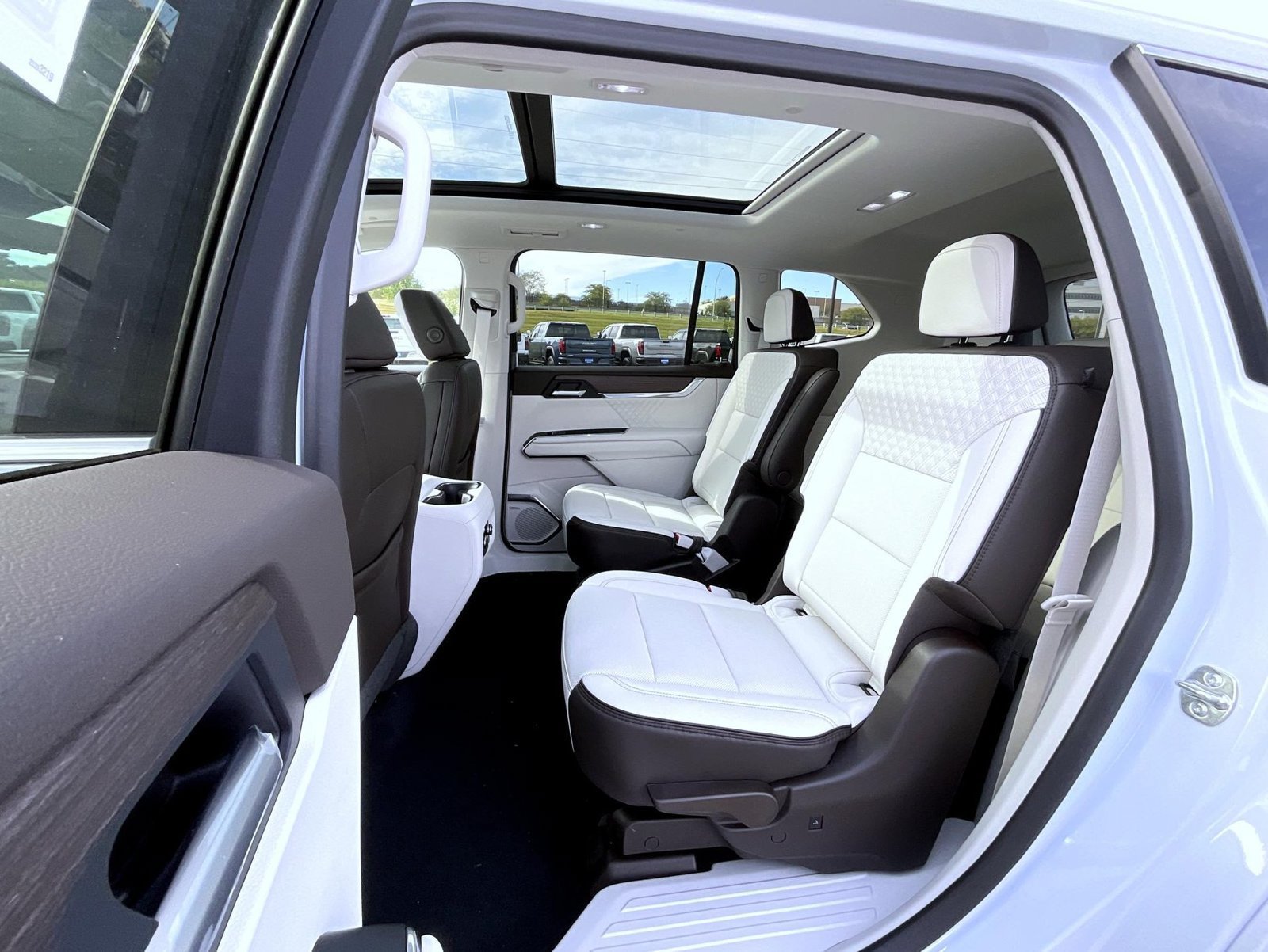 2027 GMC Acadia Denali - Photo 19