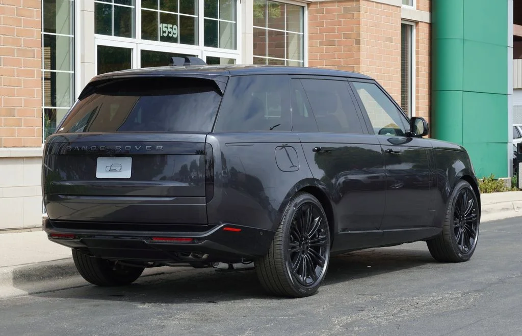 New 2026 Carpathian Grey Land Rover SE image 6