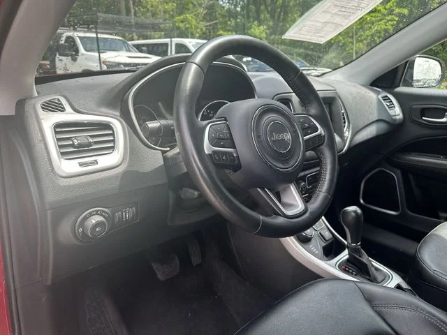 Used 2019 Red Jeep Latitude image 12