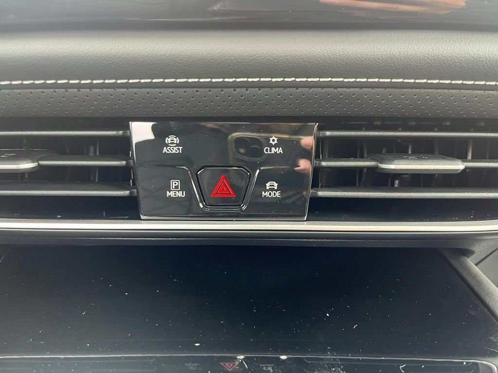 New 2026 White/off-white Volkswagen SE w/Technology image 15