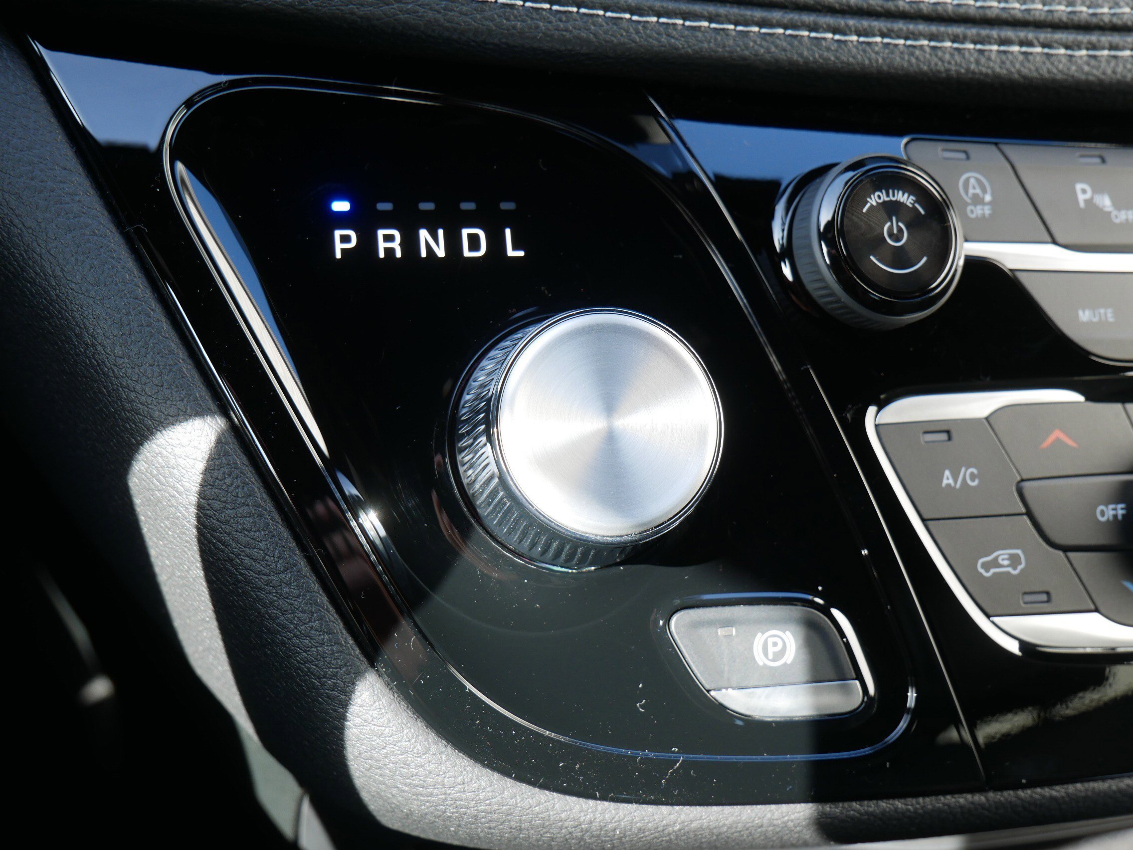 New 2026 Diamond Black Crystal Pearl-Coat Exterior Paint Chrysler Select image 14