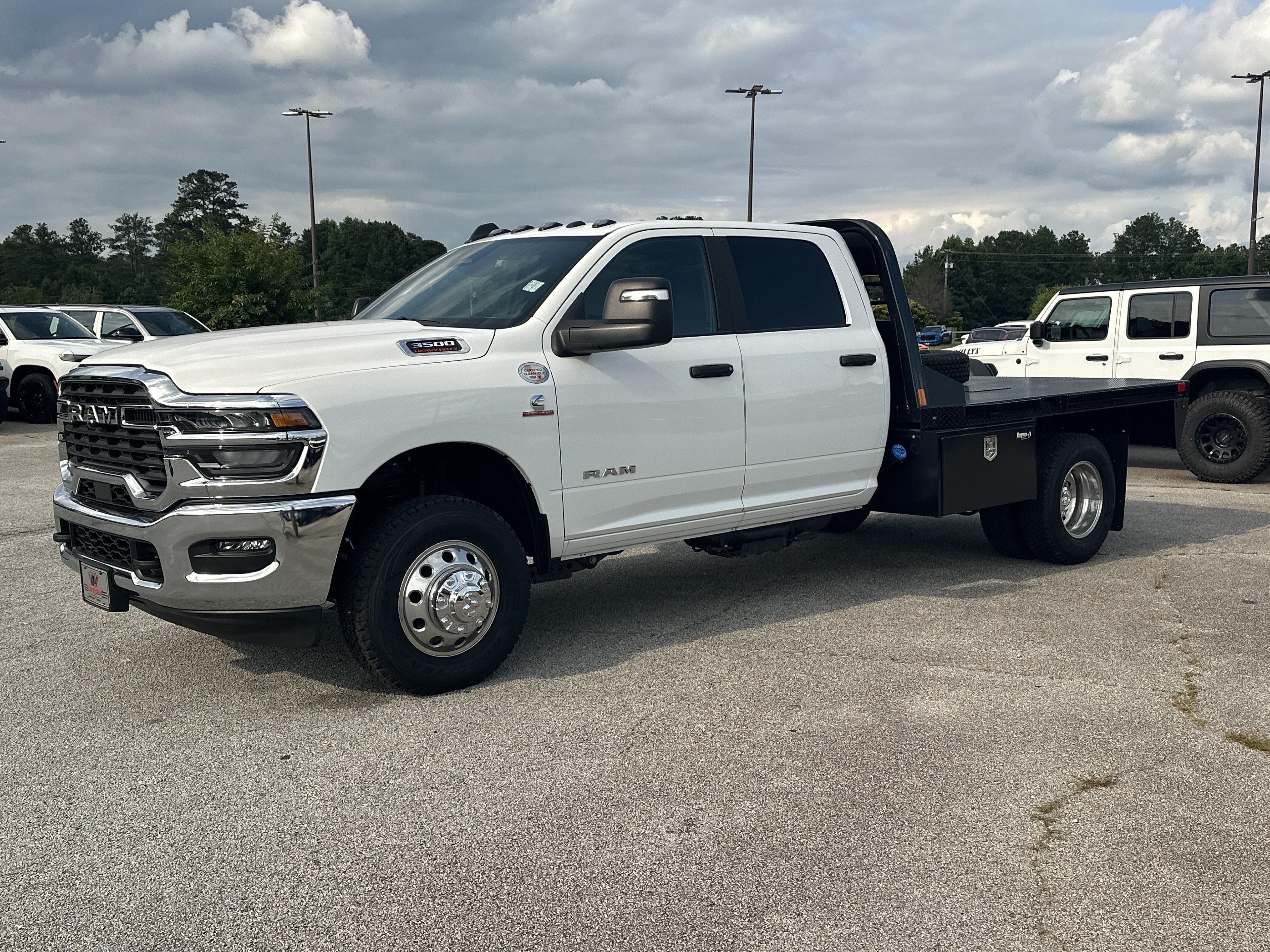 New 2026 Bright White Clear-Coat Exterior Paint RAM Big Horn image 4
