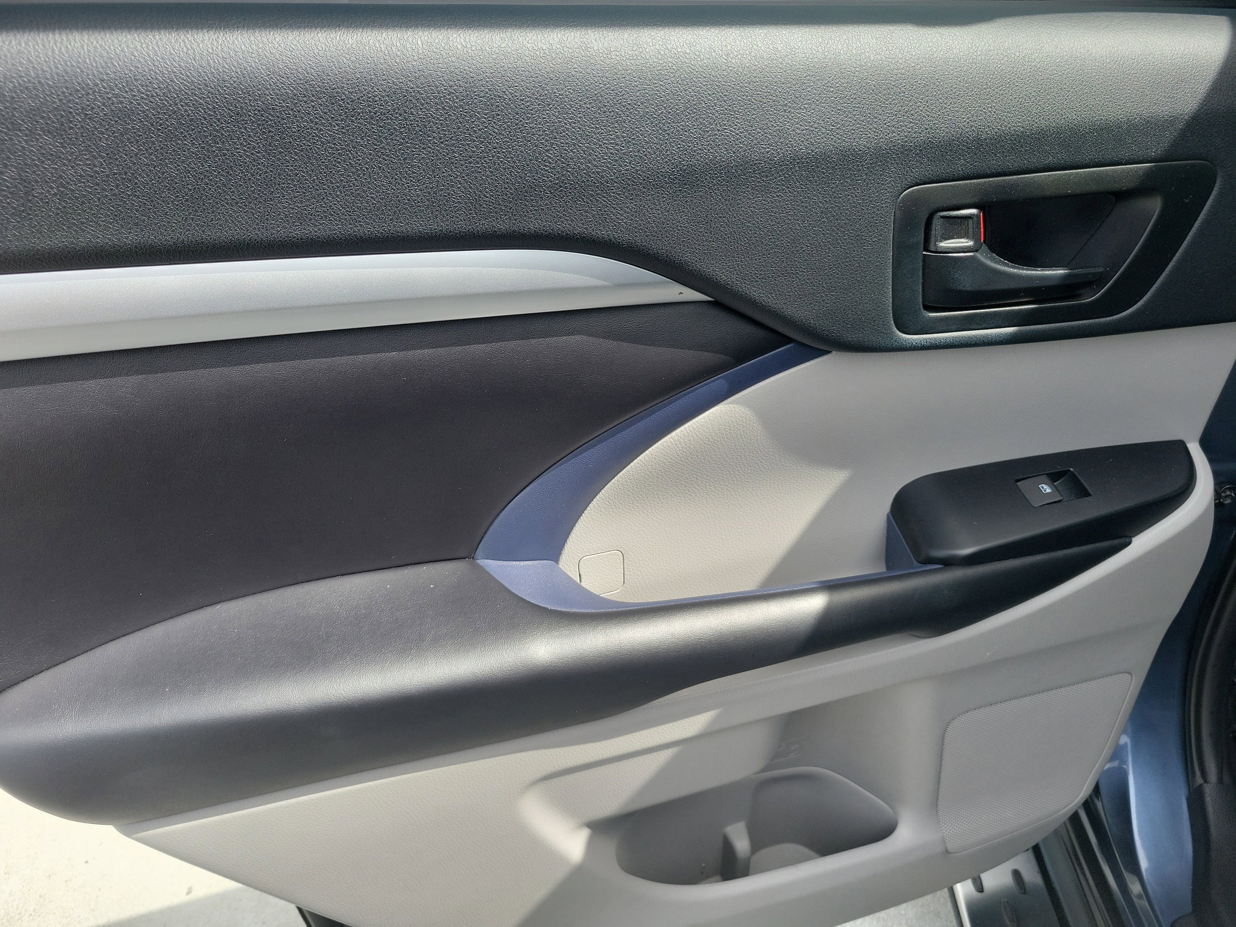 Used 2019 Shoreline Mist Toyota LE Plus image 11
