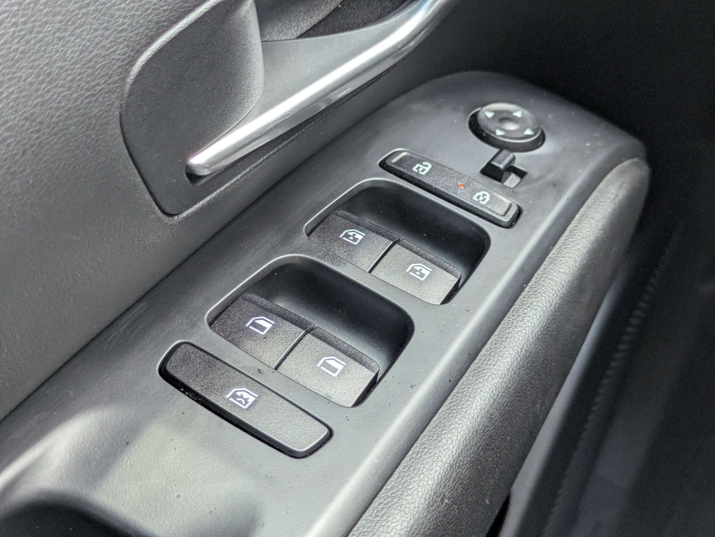 Used 2023 Shimmering Silver Hyundai SEL image 30