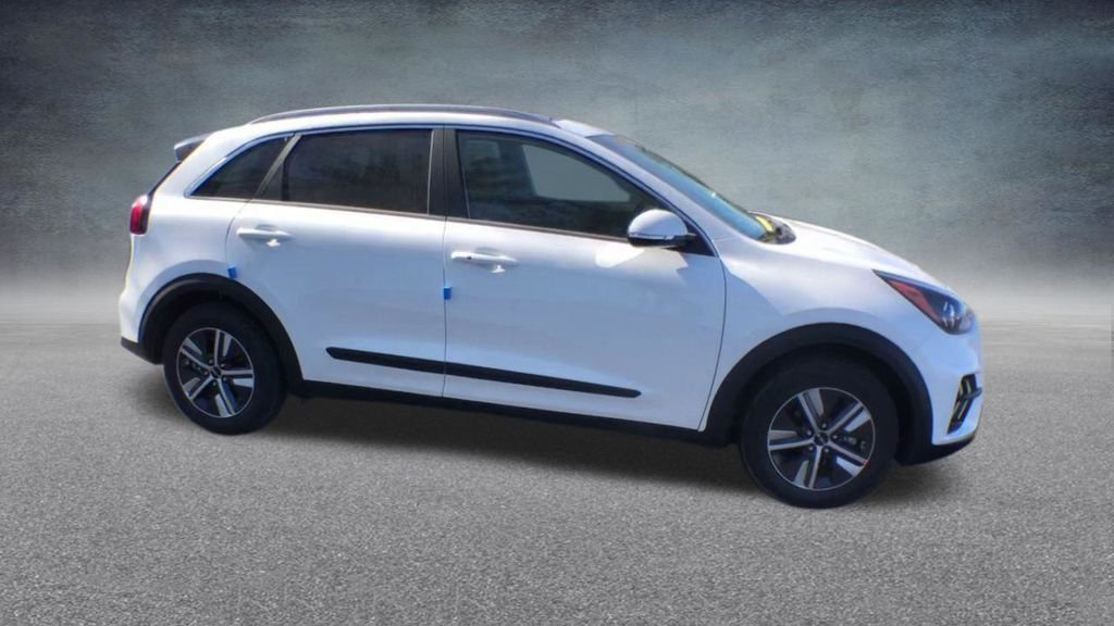 Used 2022 White Kia EX Premium image 25